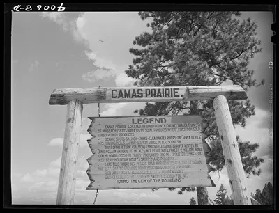 Sign at viewpoint overlooking Camas Prairie, Idaho, 1941