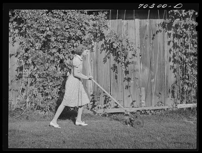 Mowing the lawn. Yakima County, Washington, 1941