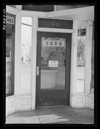 Store closed for Thanksgiving Day football game. Payette, Idaho, 1941