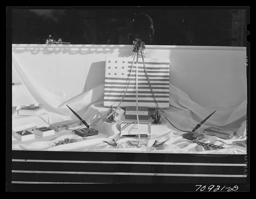 Jewelry store display window. Payette, Idaho, 1941