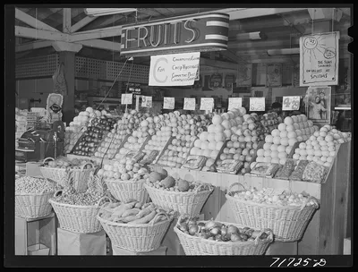 Porterville, California. Vegetable stand, 1942