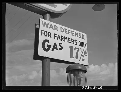Twin Falls County, Idaho. Gas station, 1942